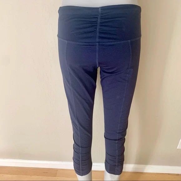 PRANA Textured Ruched Cropped Capri Blue Leggings - Picture 8 of 12